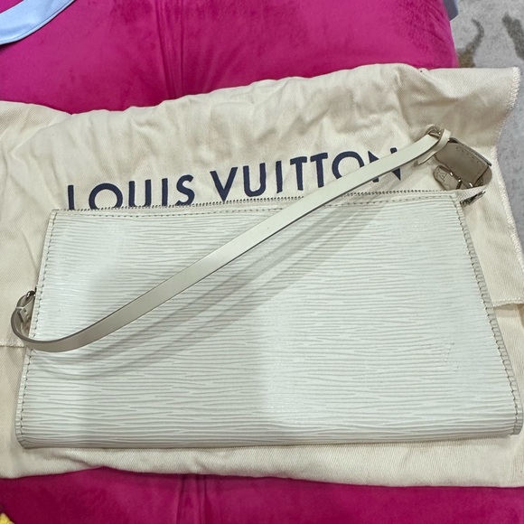 🖤BLACK FRIDAY🎄Louis Vuitton pochette vintage off white epi leather nice deal - Picture 1 of 9